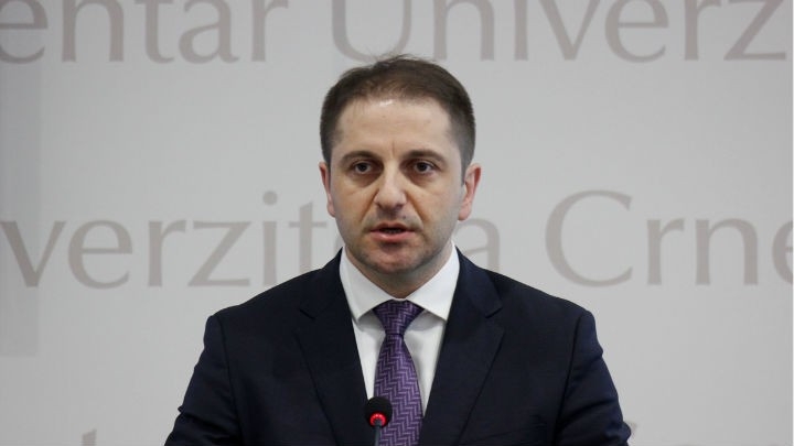 Šehović obećao: Prosvjetarima od naredne godine veće plate