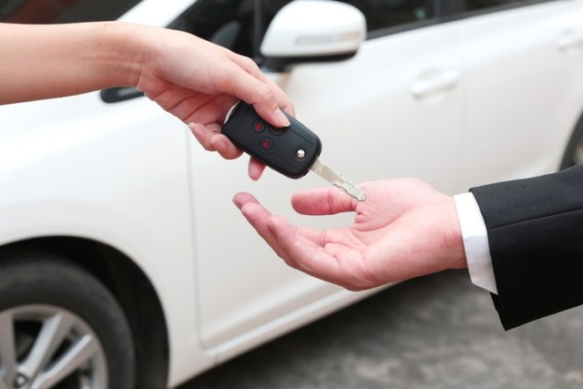 Turčin prodao isti automobil 80 puta i pobjegao sa osam i po MILIONA EURA