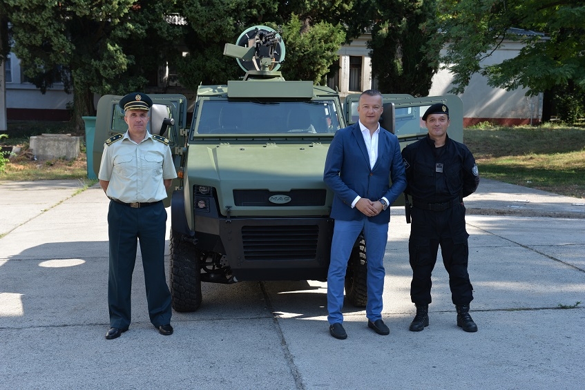 U kasarni Masline prezentovano oklopno vozilo crnogorske proizvodnje