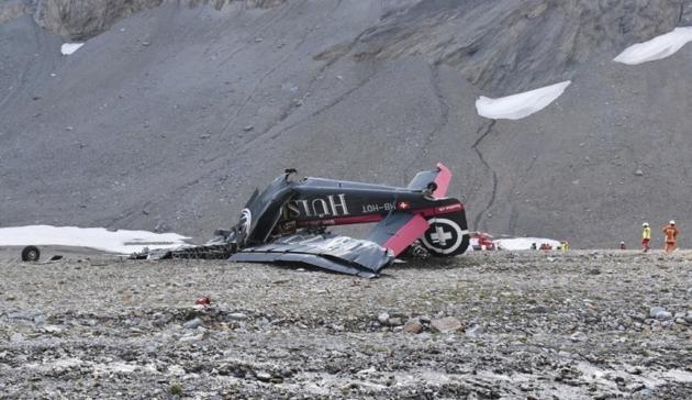 U istom danu se srušila dva aviona, stradala porodica