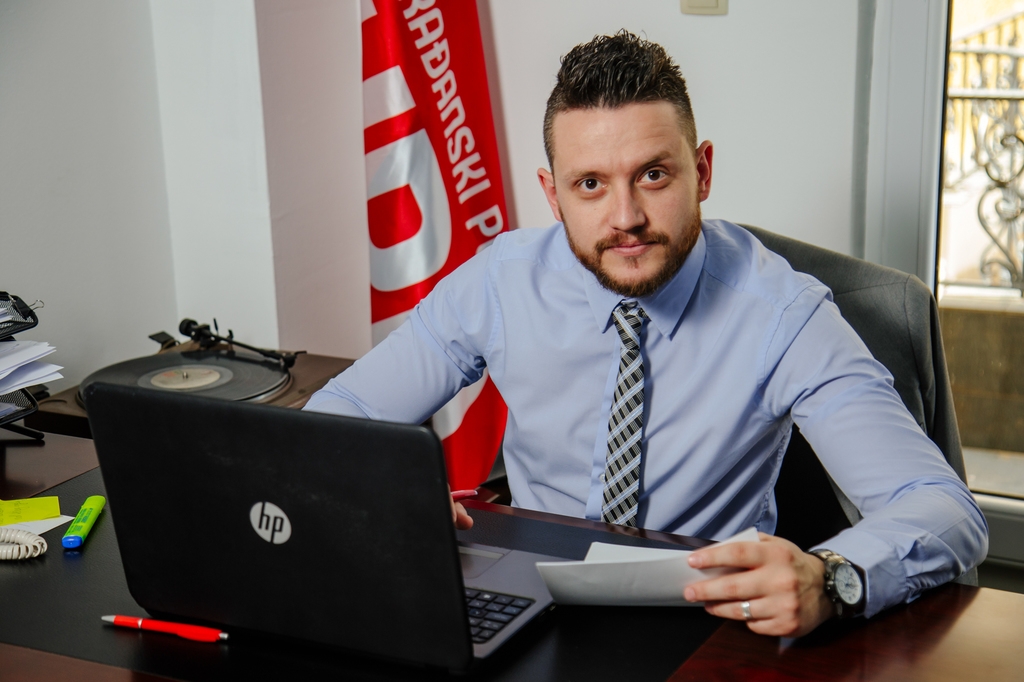 Radovanić: Partijski menadžment u ŽPCG kriv za postojeće stanje; vozovi u rangu zaprežnih kola
