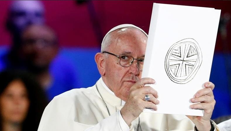 Papa promijenio zakon, žene mogu čitati misu