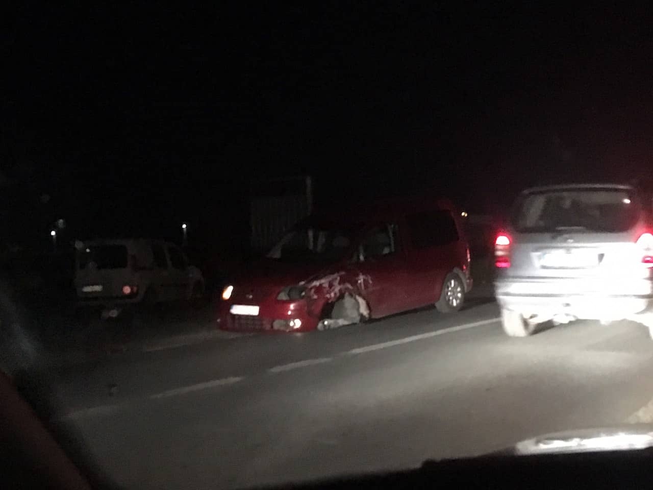 FOTO – Kuće Rakića: Četiri osobe povrijeđene u udesu