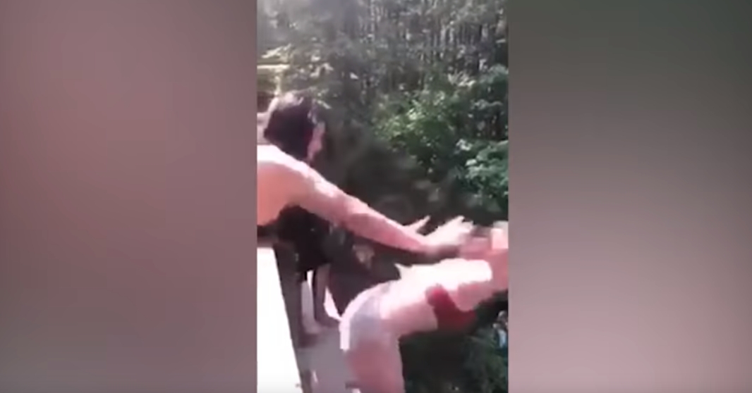 VIDEO – OVO NIJE ZABAVA: Drugaricu je gurnula S MOSTA! Nesrećna djevojka je sva polomila…