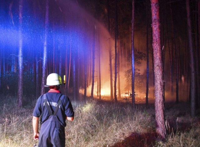 FOTO – Gori u selima oko Berlina, pucaju bombe iz Drugog svjetskog rata