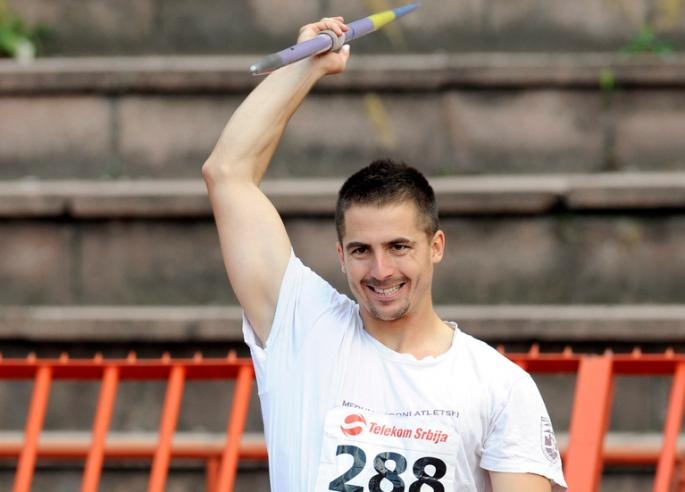 VIDEO – Skandal u srpskoj atletici: Uz pomoć sudija oborio državni rekor u bacanju koplja