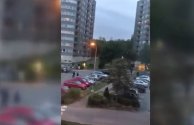 VIDEO Maskirani mladići zapalili 97 automobila u Švedskoj: Moguće je da su napadi organizovani