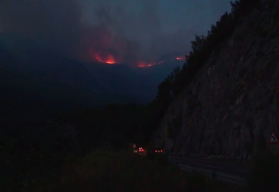 Zaustavljen požar na Paštrovačkoj gori, pojedina sela evakuisana