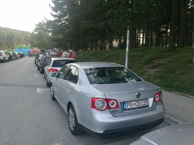 FOTO – Ko je pošao na Zlatibor kolima s PGCG tablicama?