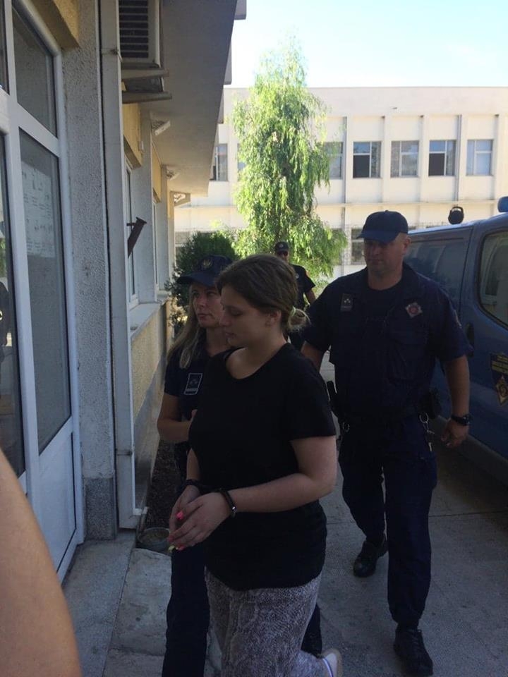 FOTO – Ovako SAD izgleda Sara Vidak: Došla u sud i kazala “Nijesam kriva”