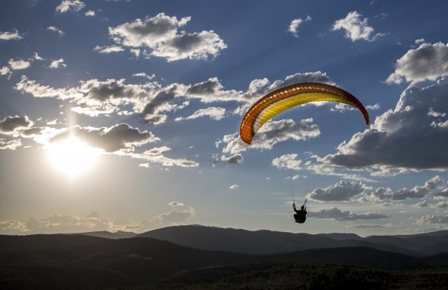 Poginula dva paraglajdera u Makedoniji