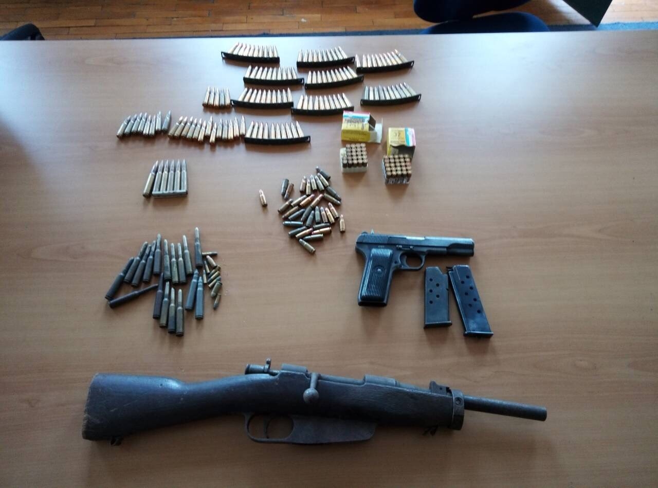 FOTO – Pretresi na Cetinju: Pronađena droga, oružje, municija i eksploziv