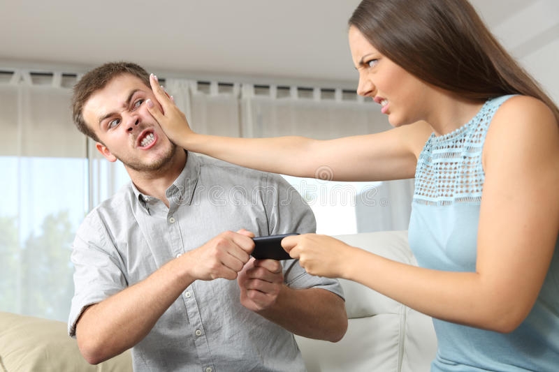 Da li je dopisivanje prevara? Znate li šta vaš partner radi dok spavate?