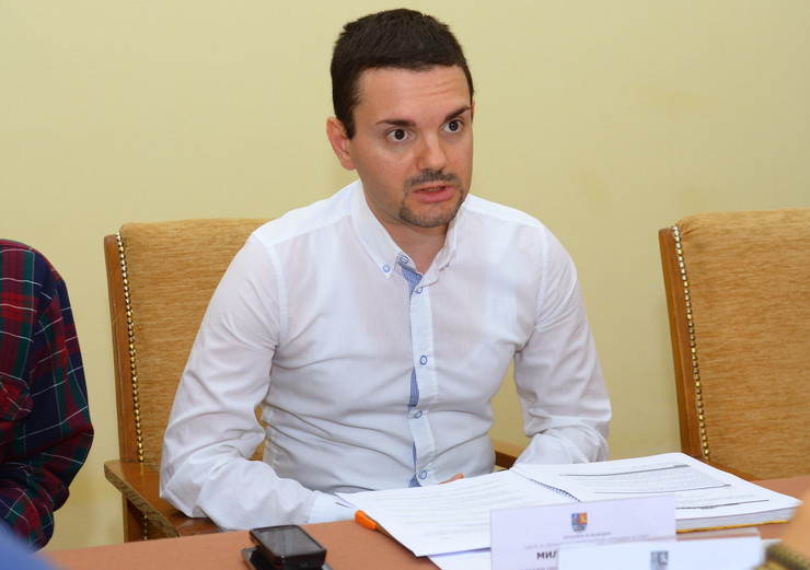 Bešlin: Demokrate- Bananameni, dječaci koji vode dvostruki život! I dvoličnu politiku!