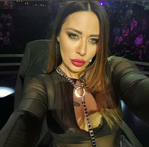 Ana Nikolić OPLJAČKANA ISPRED CRKVE