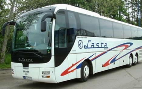 Vozač autobusa preminuo za volanom dok je vozio autobus pun djece!