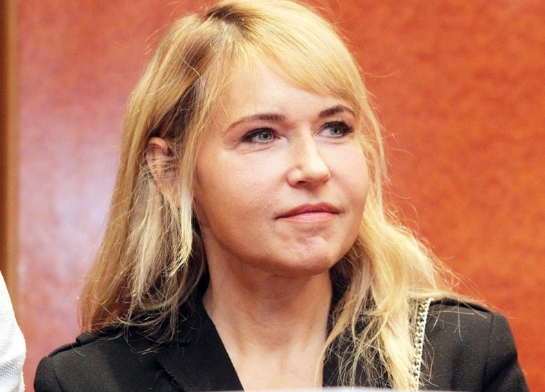 FOTO – Pivom na glumicu: Anica Dobra pogođena u glavu