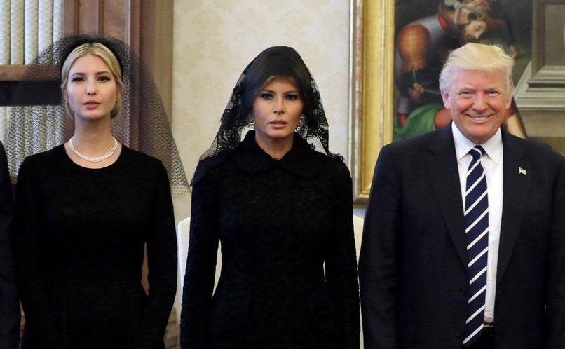 Kako je Tramp dobio zasluženi šamar od Melanije i Ivanke – ali prekasno