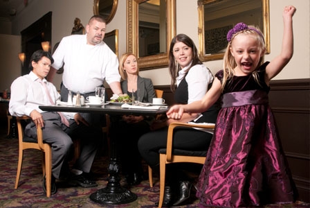 Restoran zabranio dolazak djeci i to u večernjim satima, razlog je opravdan
