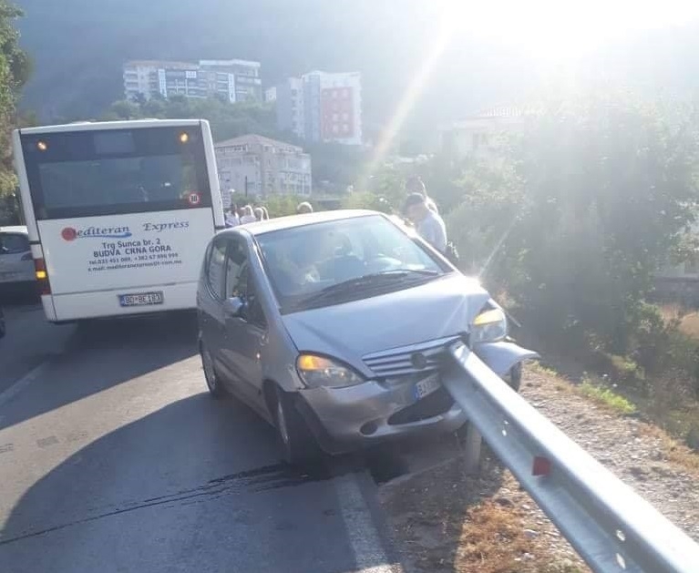 Saobraćajna nezgoda u Bečićima: Automobilom se “zakucao” u bankinu