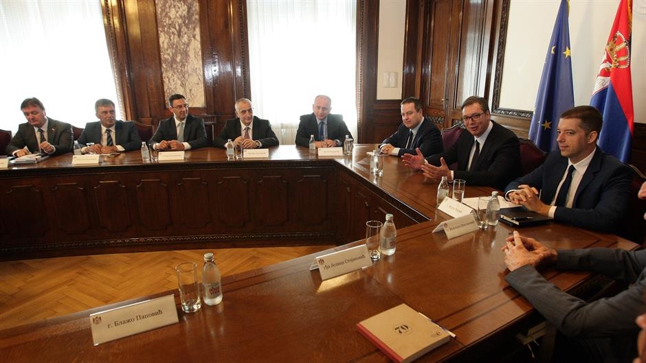 “Čestim sastancima sa Srbima iz Crne Gore, Vučić bi da anulira gubitak Kosova”