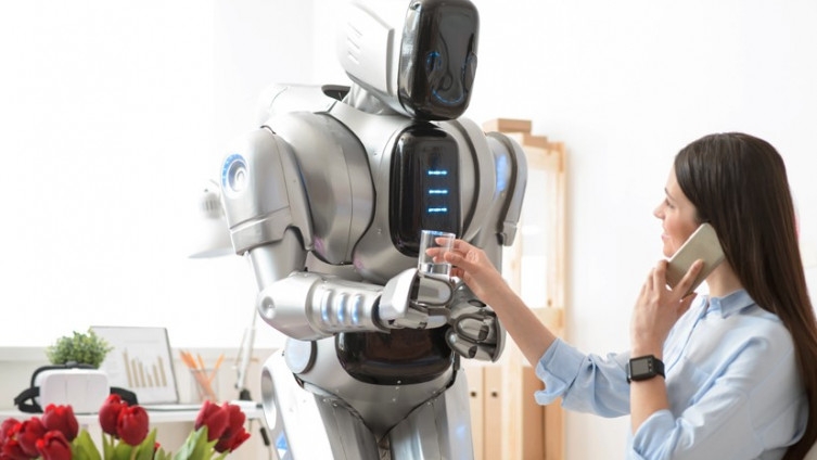 U Pekingu roboti sve više preuzimaju posao konobara