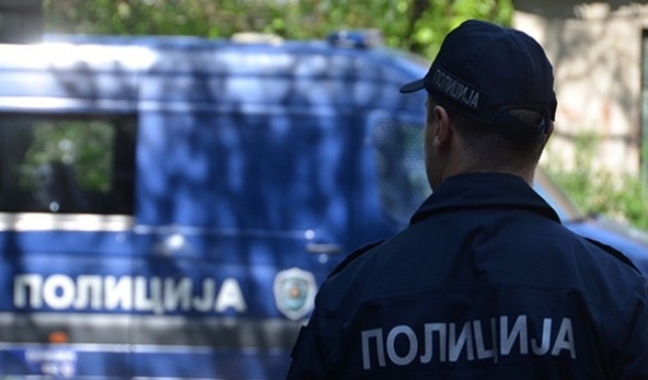 Objavila slike na društvenoj mreži: Tinejdžerka tukla i skinula djevojčicu (13) na groblju