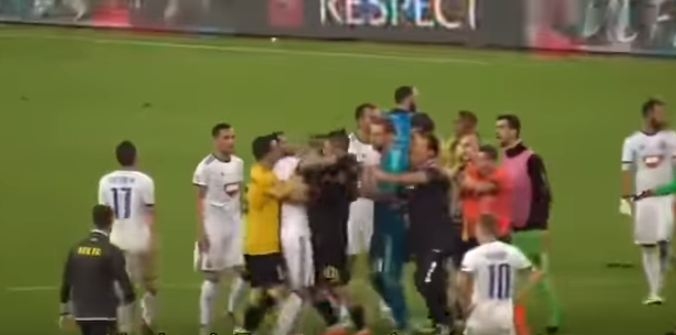 VIDEO – Sukob Hrvata i Srbina u Atini: Lazović udario Livaju po licu, ovaj mu uzvratio nogom u grudi