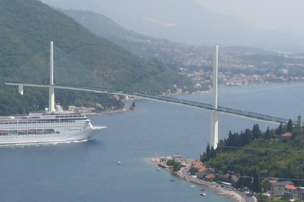 “Istisnuo” bi trajekte: Most na Verigama bi ugrozio poslovanje Pomorskog saobraćaja