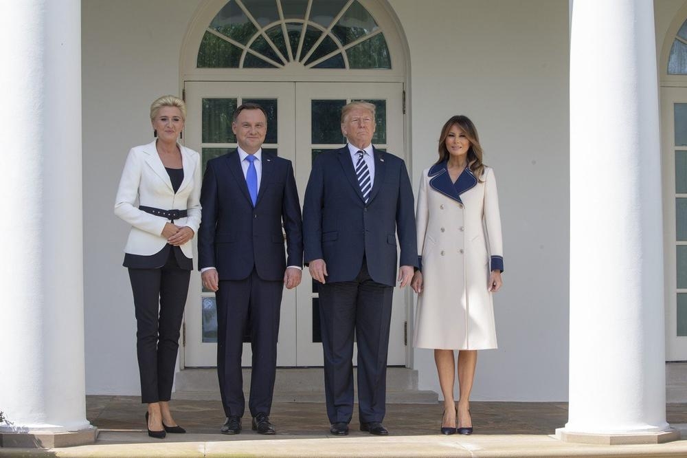 Melanija Tramp u vunenenom kaputu od 4.000 dolara: Prva dama Amerike promašila godišnje doba