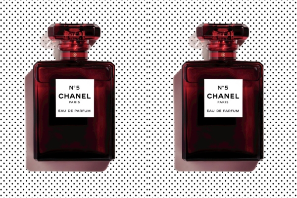Chanel № 5 parfem mijenja boju bočice i to u crvenu