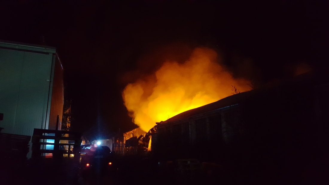 STRAVIČAN POŽAR U NOVOM SADU: Odjeknula eksplozija, gori hala…