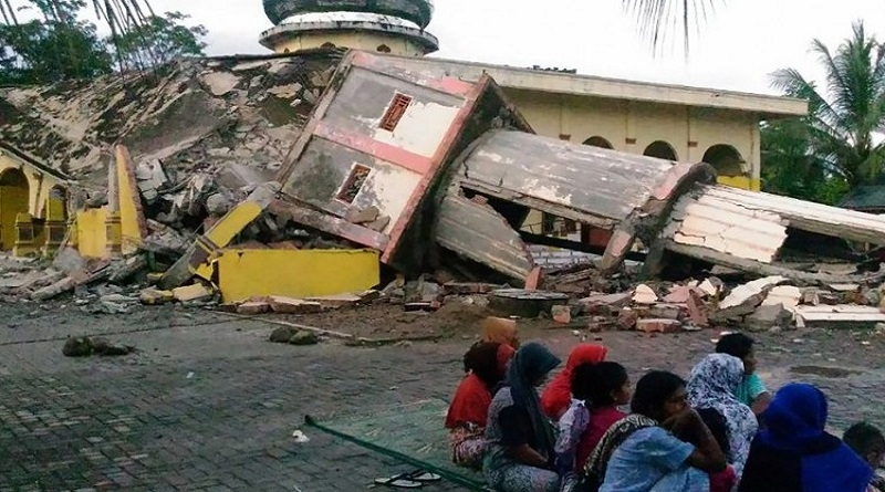 Snimci koji pokazuju sav užas u Indoneziji: Više od 832 mrtvih, talasi razorili zemlju