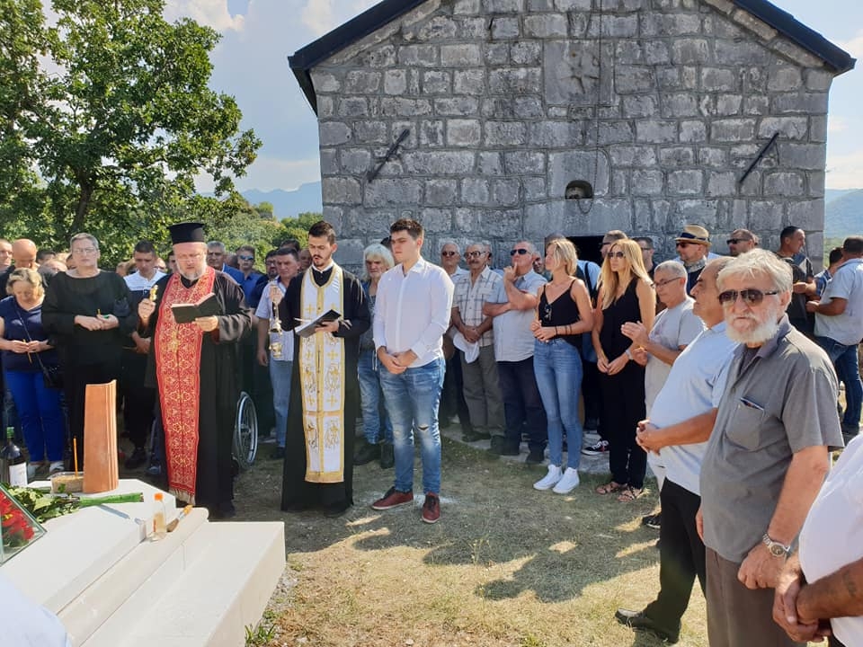 U Kučima danas održan pomen Giški Božoviću: Među prisutnima bili i Miško Janković, Brano Mićunović, Marko Matić…