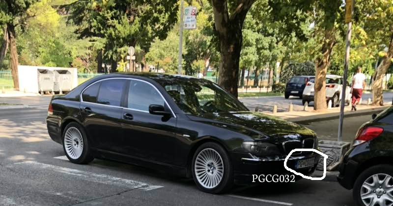 URA: Branimir Gvozdenović BMW parkirao nasred pješačkog prelaza u centru Podgorice