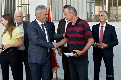 Izgrađene tri zgrade: Uručeno 75 ključeva penzionerima u Nikšiću