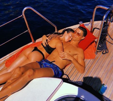 FOTO – Ronaldo i Georgina uzivaju na jahti, a evo šta su svi prvo primijetili