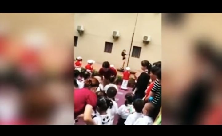 VIDEO – Za prvi dan vrtića angažovali igračicu da pleše oko šipke! Džaba se sad izvinjava…