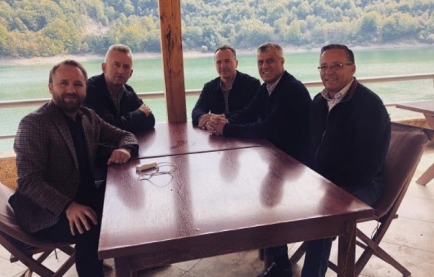 Pucano na restoran u opštini Zubin Potok u kojem je Tači pio kafu