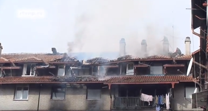 Stravičan požar u Novom Pazaru: Gori zgrada, poginule dvije osobe, osam povrijeđeno