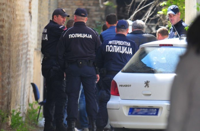 Drama zbog incest sage u Mrčajevcima: Mještani se okupili ispred kuće da linčuju raspopa, policija evakuisala strica i bratanicu