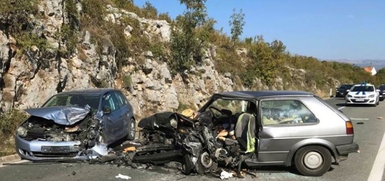 Težak udes kod Nikšića: Poginuo muškarac, ženska osoba povrijeđena