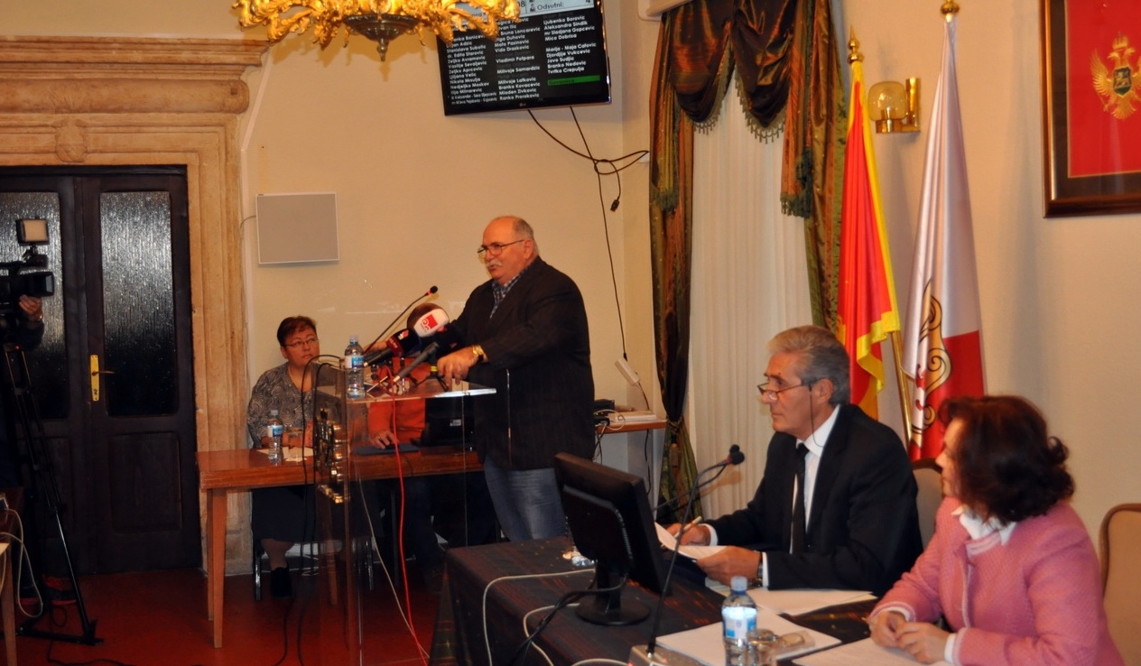LP Kotor: Ako Snežani Jonici porastu apetiti hoće li predsjednik Opštine i sebe razriješiti?