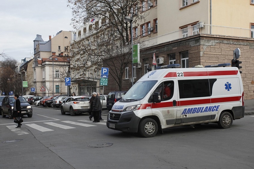 Užas u Srbiji: Učenica(15) isjekla vene u školskom toaletu