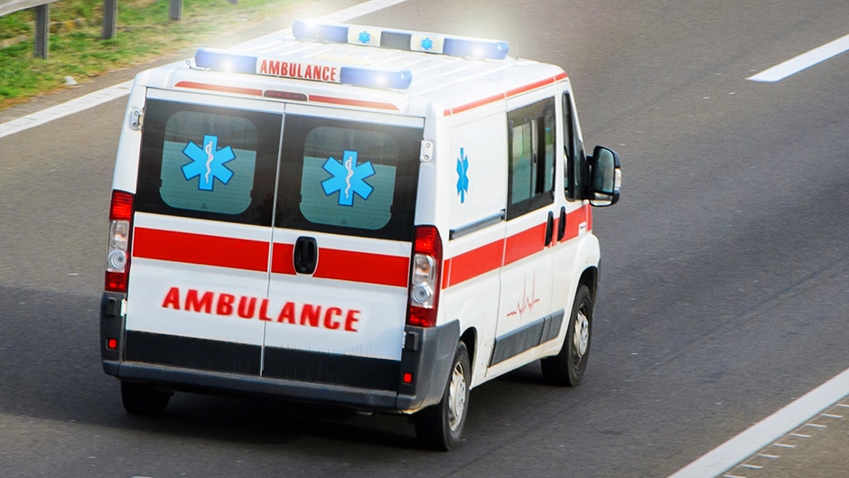 Užas ispred bolnice u Srbiji: Otac se izbo nožem više od 15 puta kada je čuo da mu je preminuo devetomjesečni sin