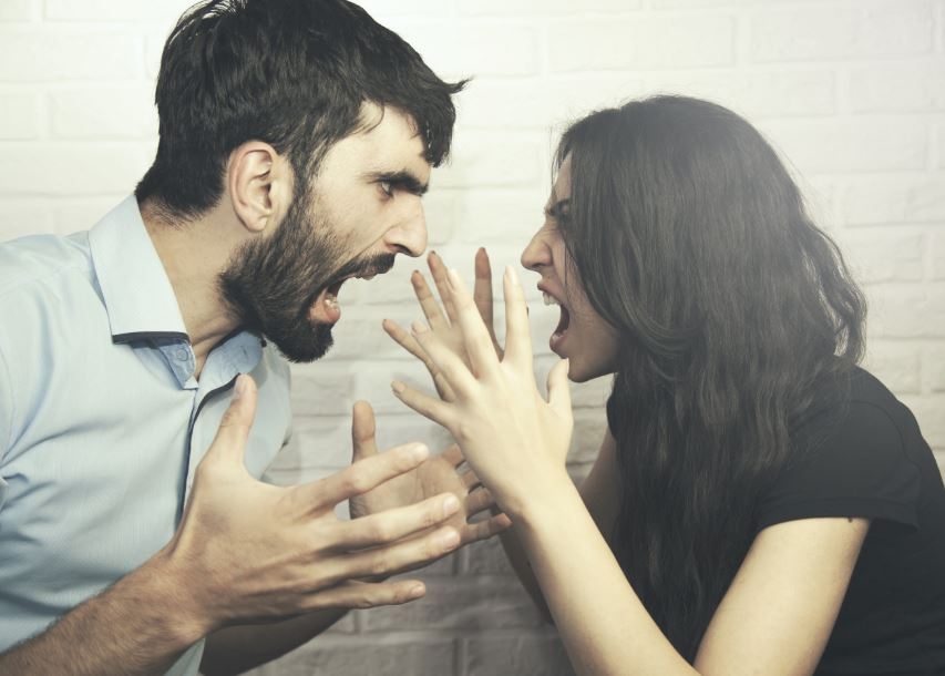 Muškarci, u toku svađe sa partnerkom imaju FIZIČKE tegobe, koje nijesu naivne!