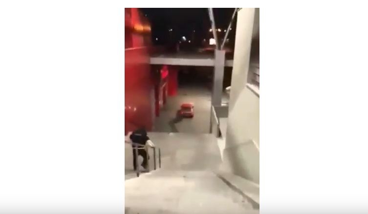 VIDEO – FILMSKA POTJERA u Bnjaluci: Policija je jurila vozača, a onda se on kolima spustio NIZ STEPENICE