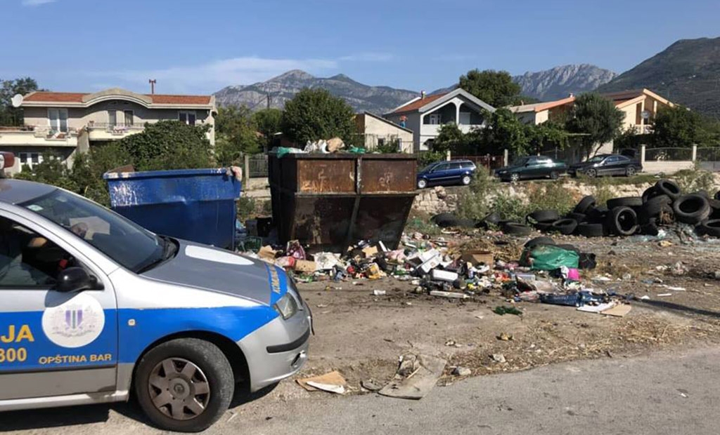 Bar: Kažnjena sa 500 eura zbog bacanja otpada van kontejnera
