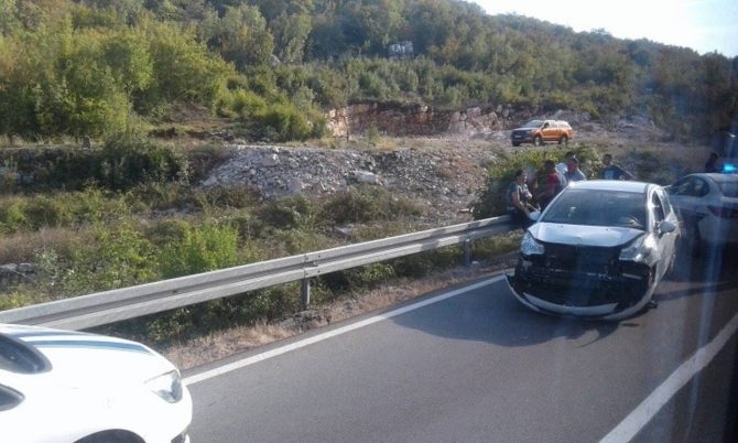 Saobraćajna nezgoda u Podgorici: Sudarila se tri automobila