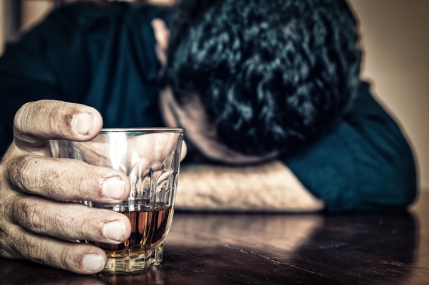 Volimo “dobru čašicu”: Crnogorci godišnje popiju 6,6 litara alkohola, od nas samo Srbi više piju